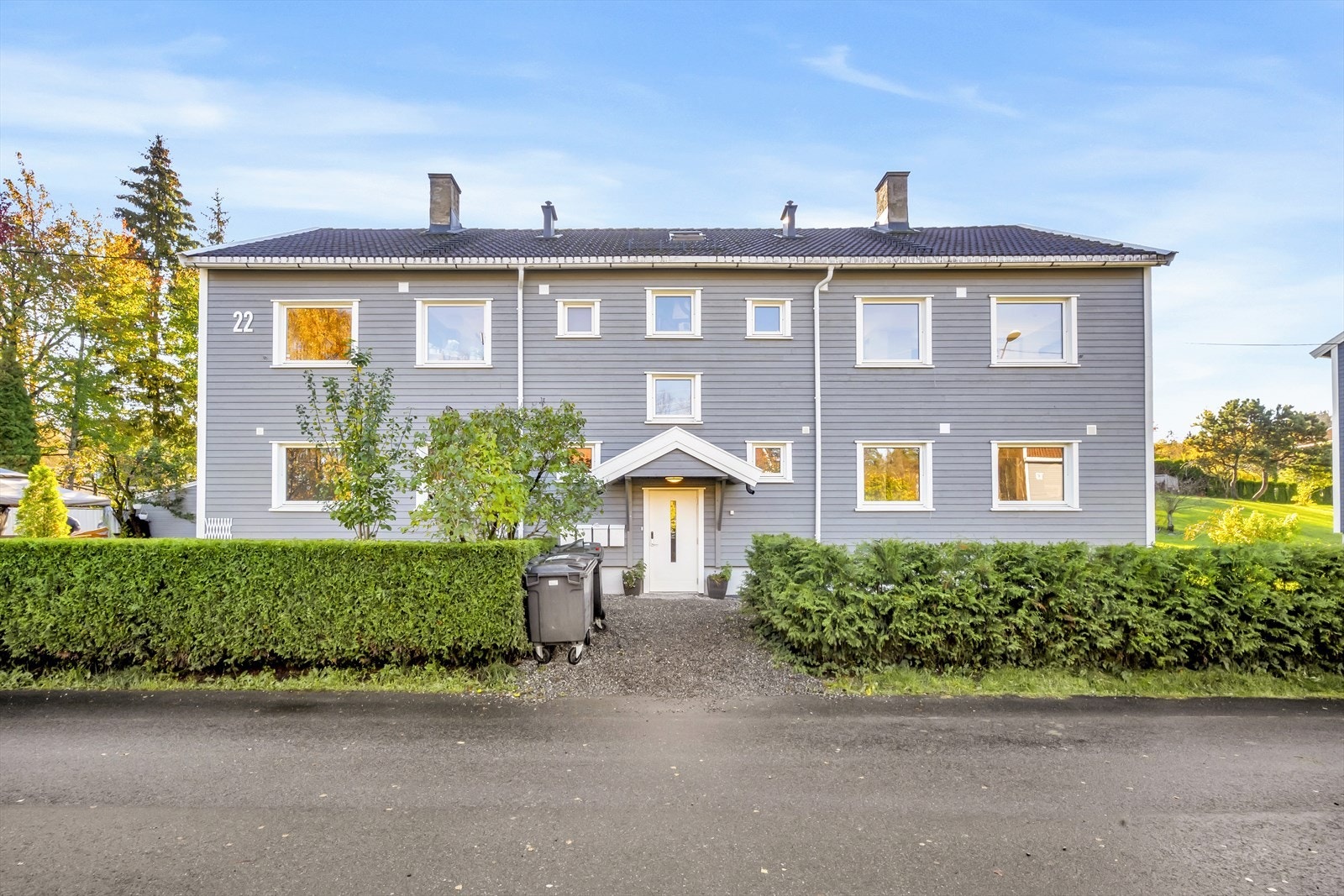 Det er kort vei til flere gode barnehager og skoler, noe som gjør dette til en ideell beliggenhet for familier. Galleribilde
