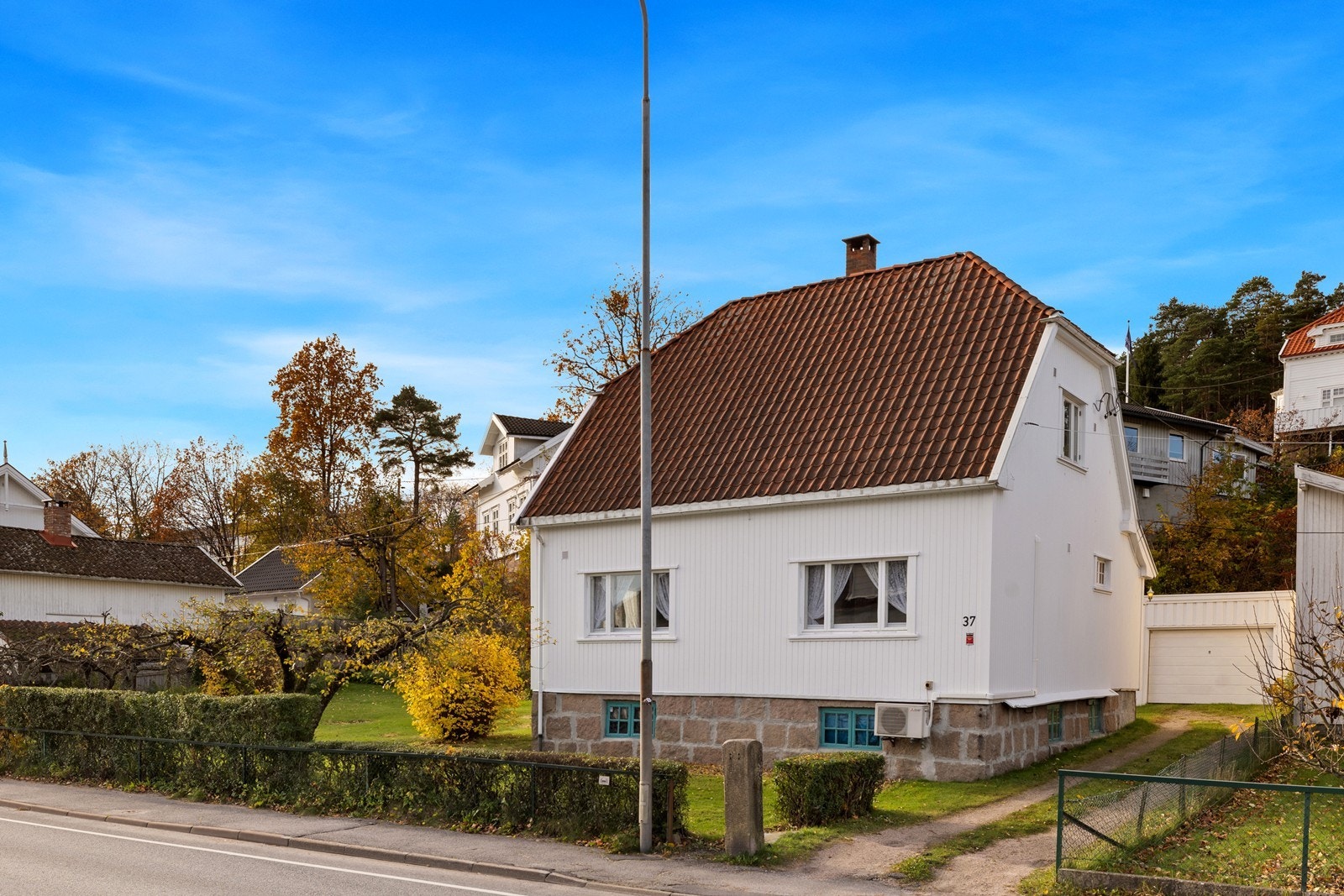 Sjarmerende eldre enebolig med garasje og renoveringsbehov - Gangavstand til Fredrikstad sentrum! Galleribilde