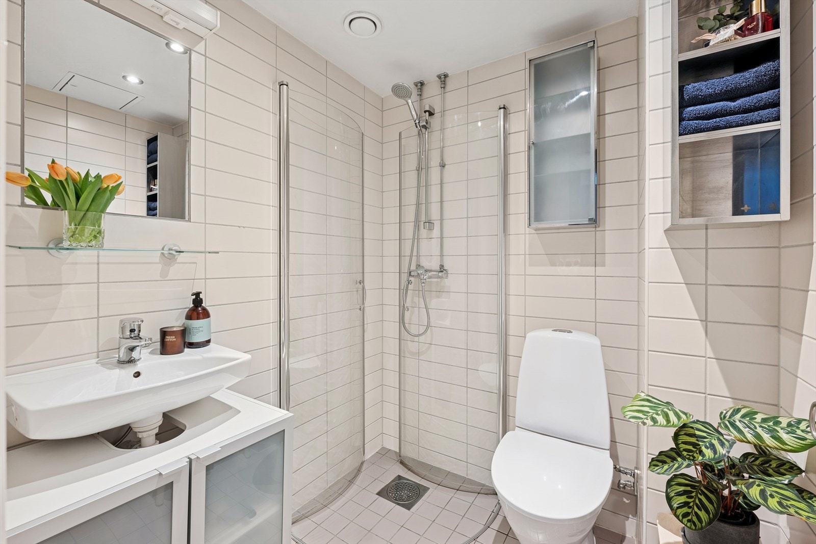 Flislagt bad med behagelig gulvvarme. Galleribilde