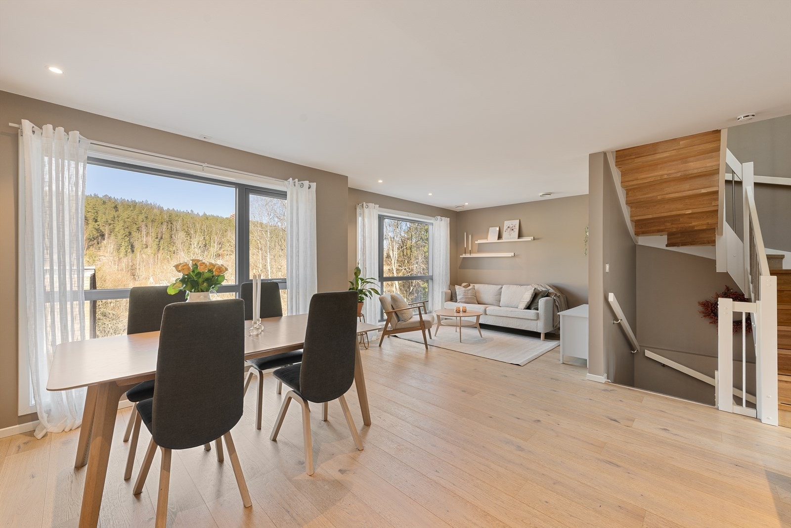 Nordvik Nordstrand v/Aksel Bredesen og Kristoffer Johannessen har gleden av å presentere Stenbråtveien 154! Galleribilde