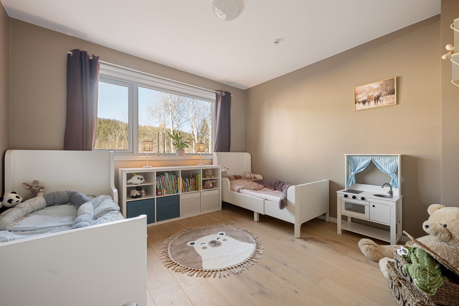 Soverom nummer to i tilknytning til hovedsoverommet og passer utmerket som barnerom Galleribilde