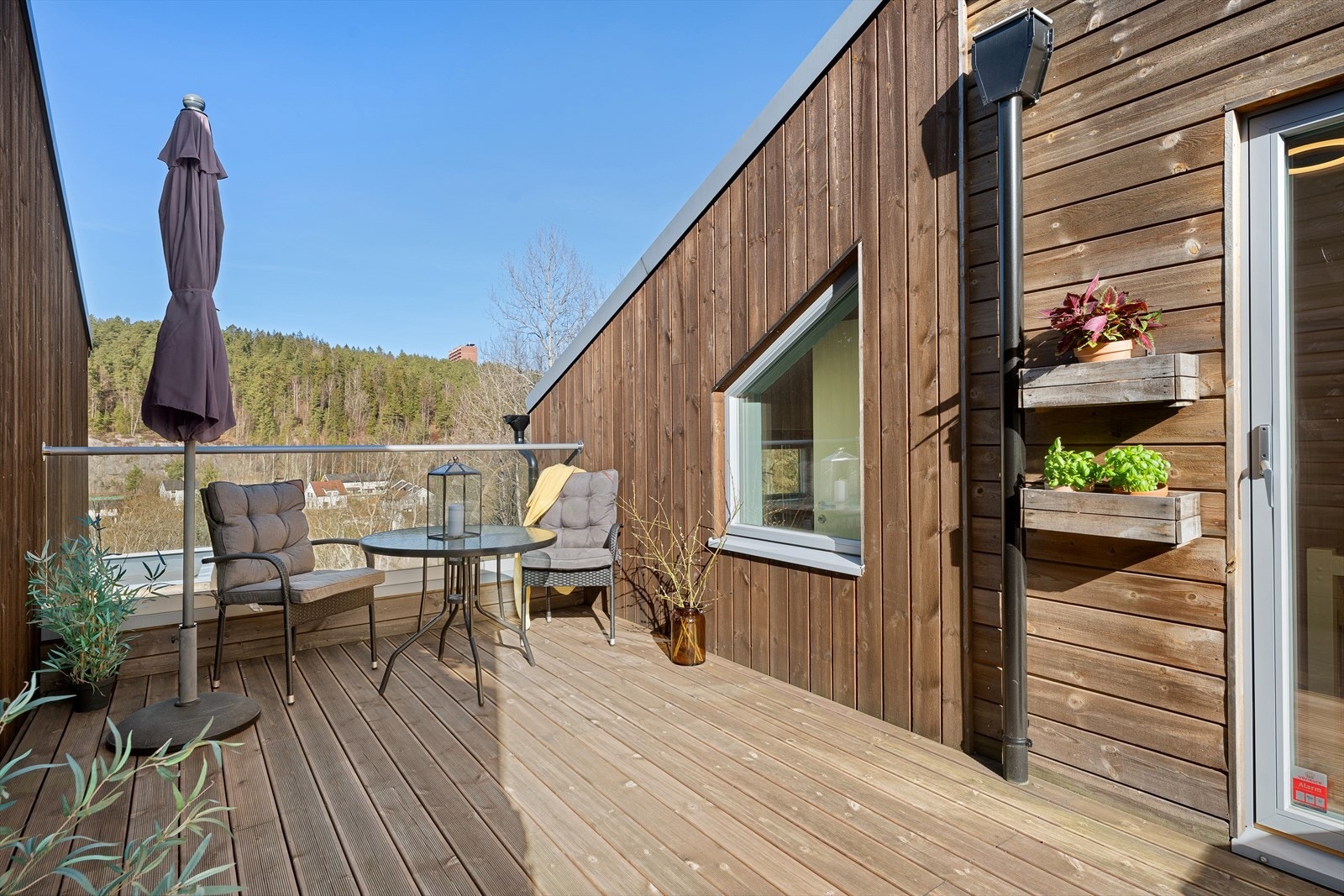 Takterrasse med gode sol- og utsiktsforhold Galleribilde