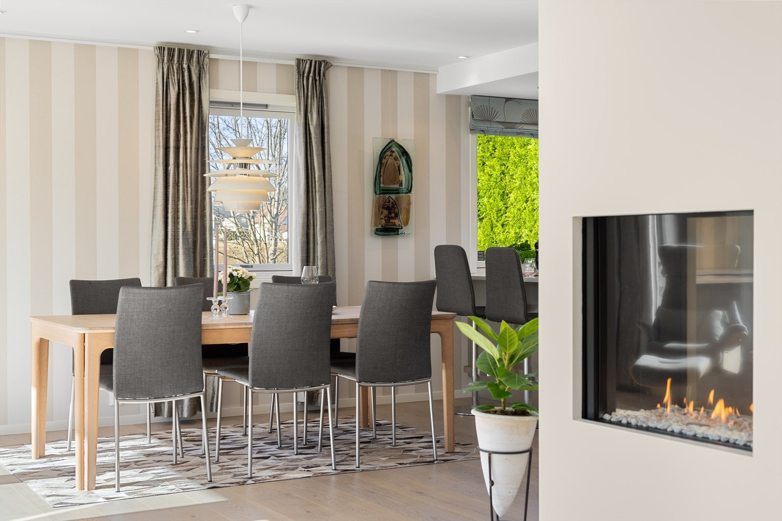 Moderne gasspeis som skaper en god stemning i rommet. Galleribilde