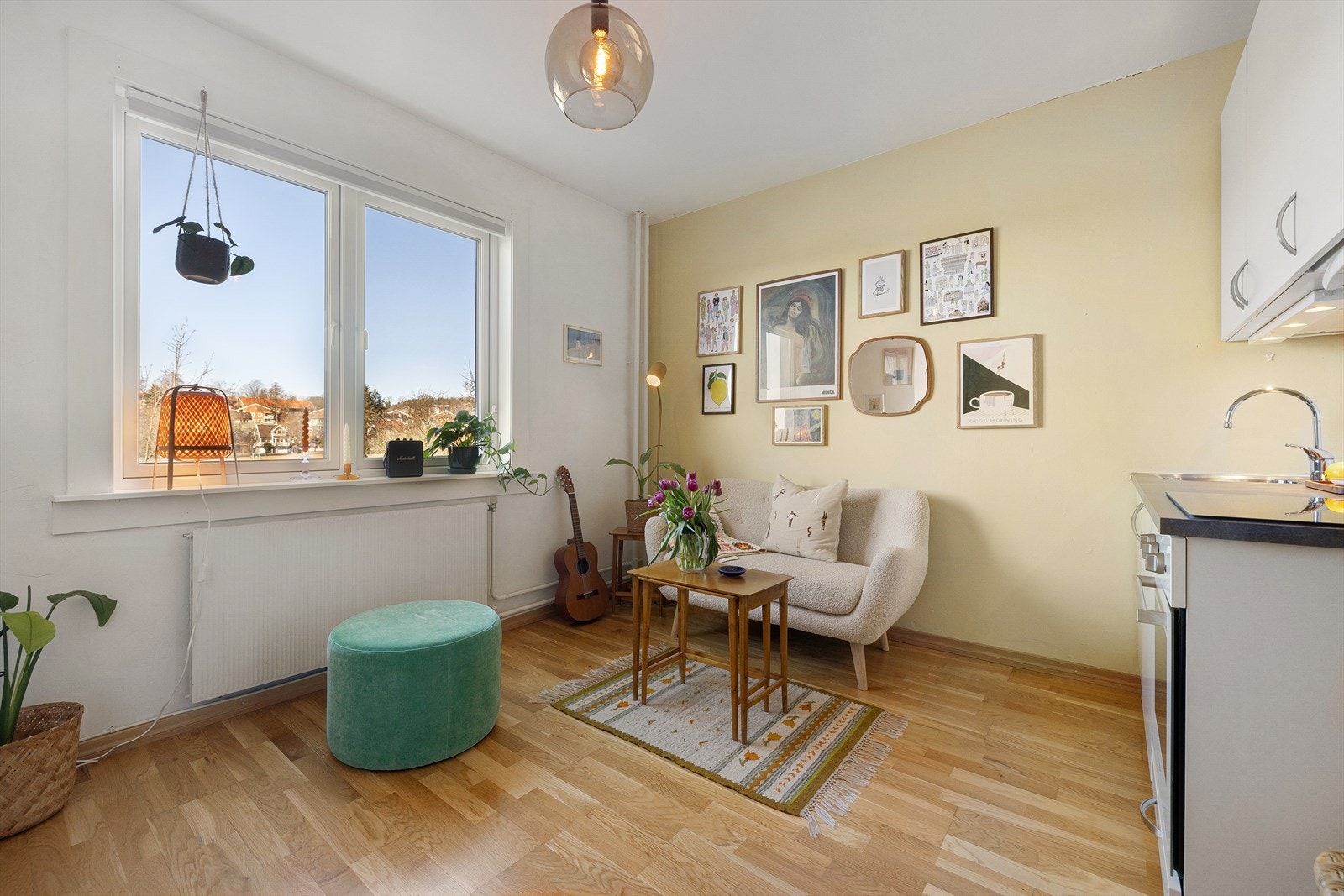 Nordvik v/Konstantin Karlsson ønsker velkommen til en pen og lys leilighet i et svært attraktivt område på Bjølsen. Galleribilde