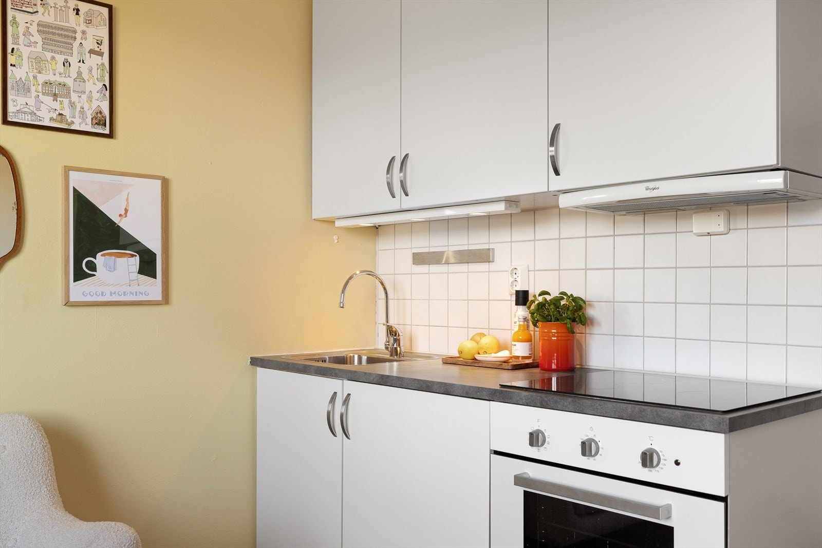 Moderne og stilren kjøkkeninnredning. Galleribilde