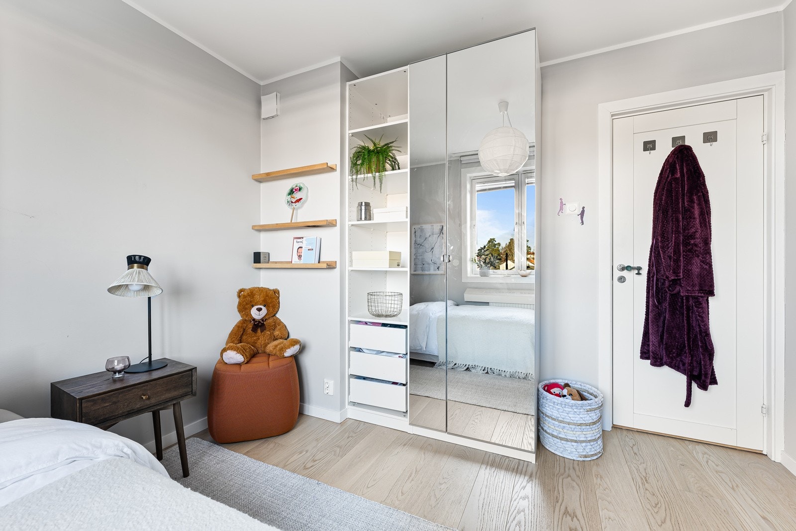 Gode oppbevaringsmuligheter og god skapplass. Galleribilde