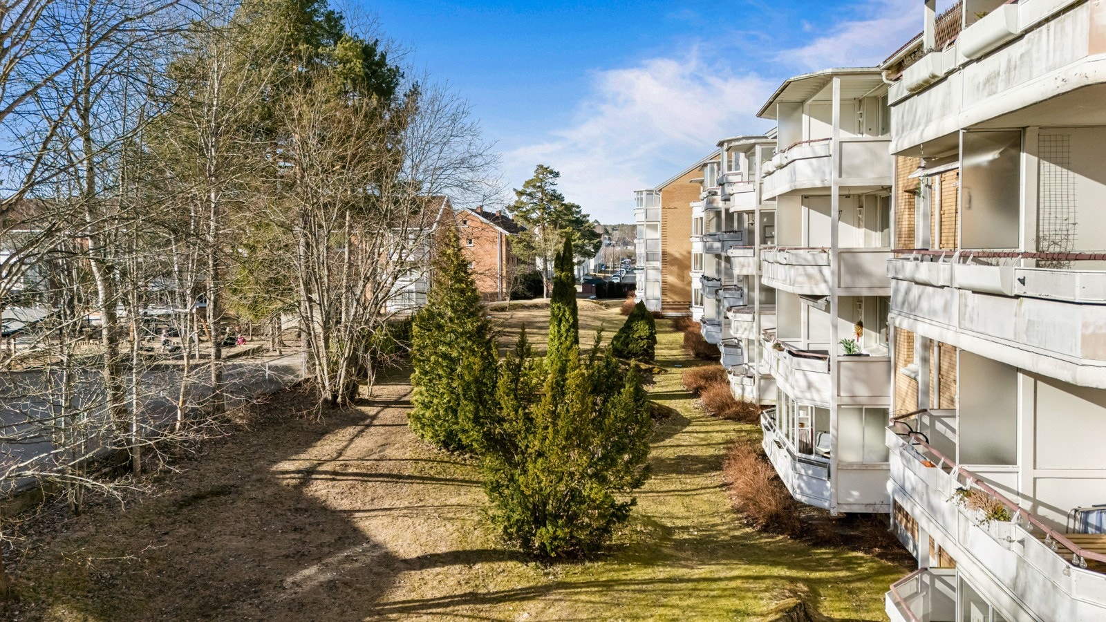 Lokalene i Radarveien 69 kan leies av alle beboerne i Knausen. Lokalene egner seg til alle typer selskaper og er godt utrustet til 40 personer. Galleribilde
