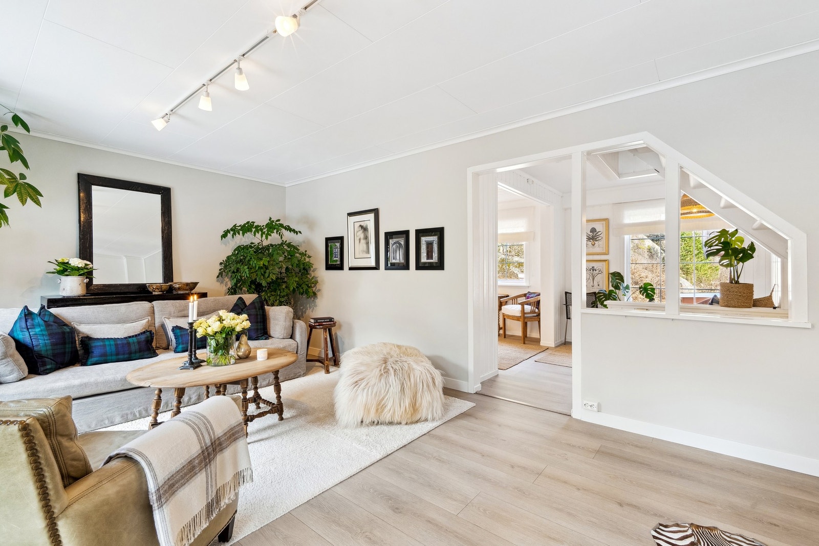 1. etasje har blitt oppgradert med nytt 1-stavs laminatgulv av typen Berryalloc Grand Avenue. Galleribilde