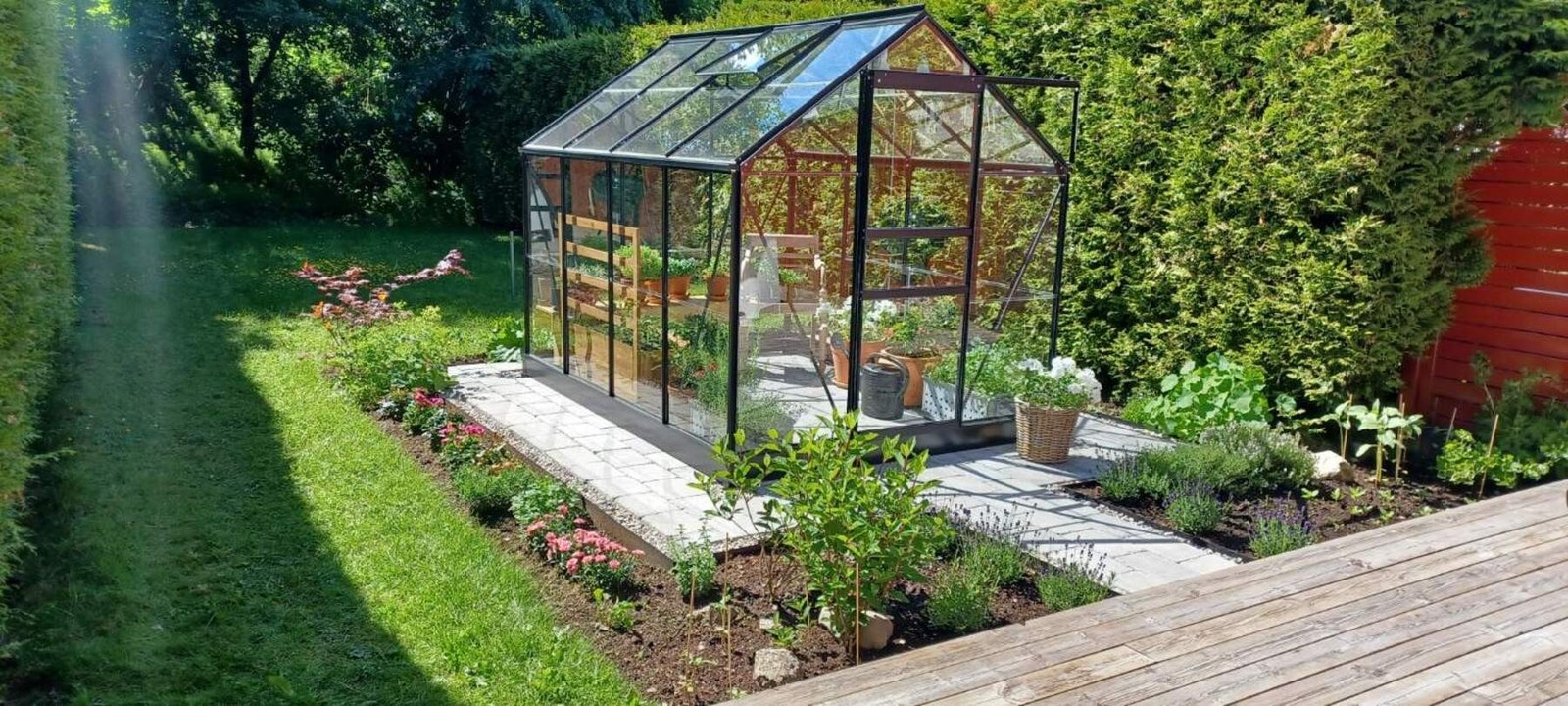 Hagen byr på godt med boltreplass for de minste, og her er det rom for en rekke aktiviteter året rundt. Perfekt for dyrking i drivhus for de som ønsker dette - selgers bilde Galleribilde