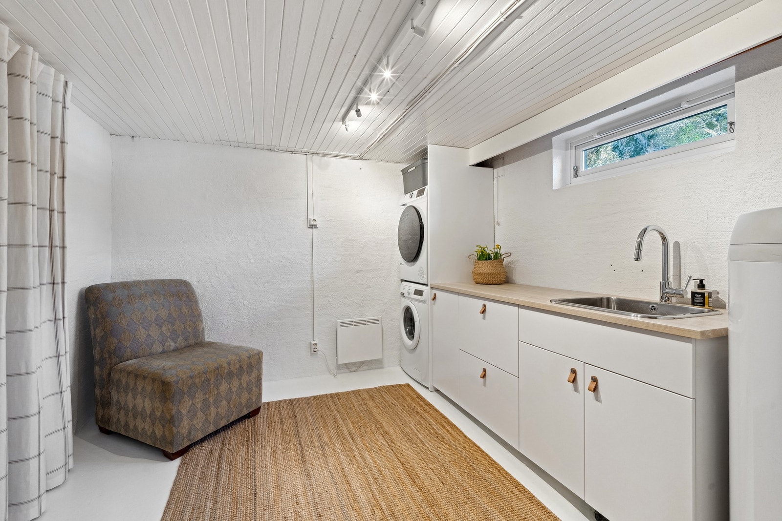 Nytt og innbydende vaskerom fra 2023. Innenfor vaskerommet finnes en praktisk lagringsbod. Galleribilde
