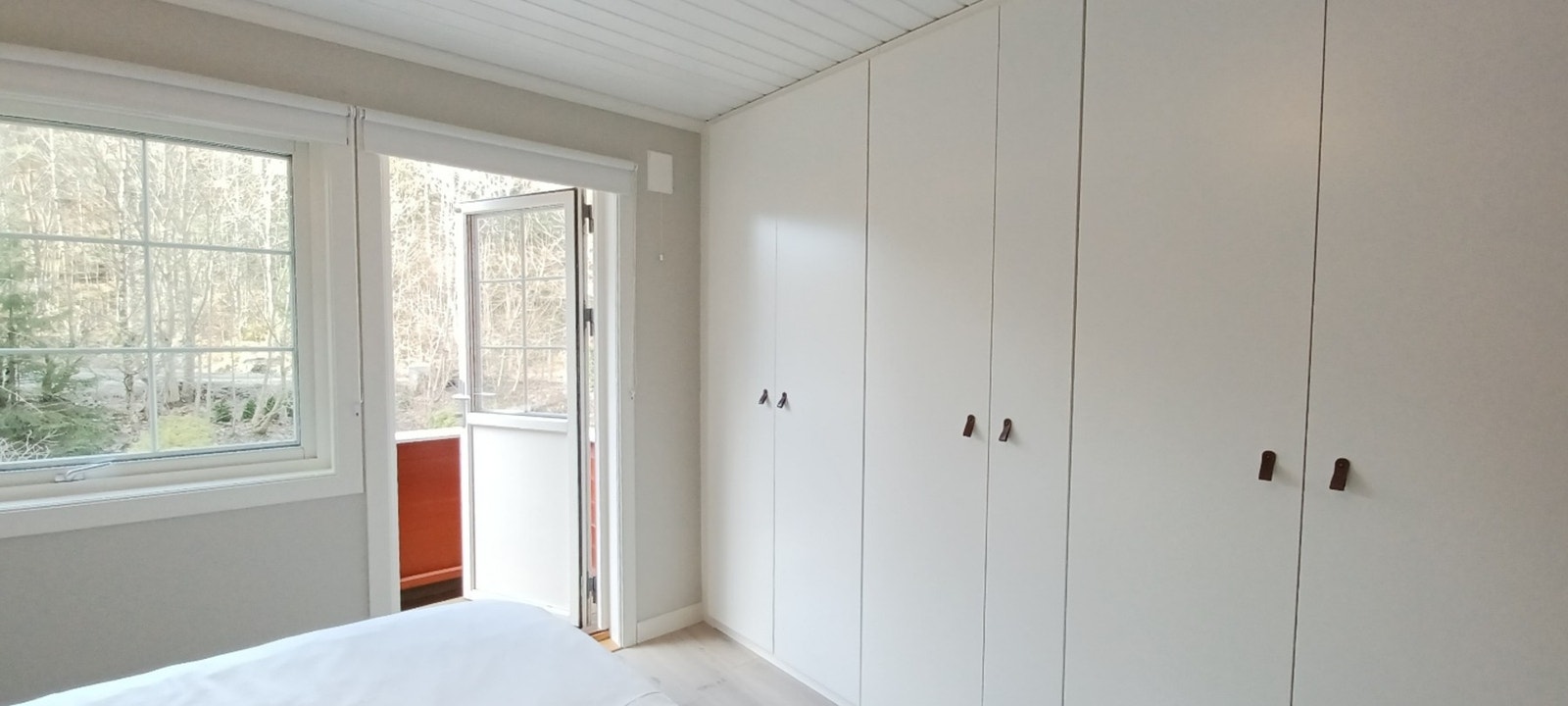 Lekker plassbygd og romslig garderobeløsning fra renoveringen i 2022. Galleribilde