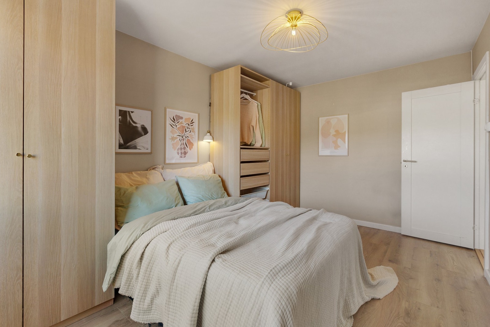 Plass til praktisk garderobeløsning Galleribilde