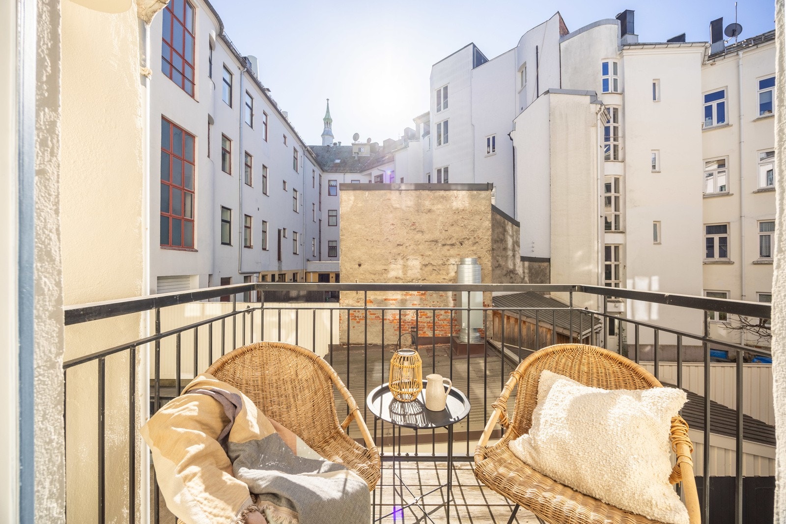 Balkongen har gode solforhold. Galleribilde