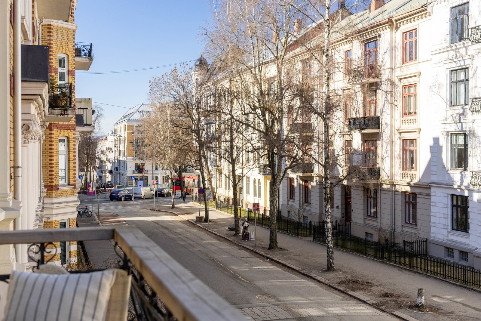 Balkongen vender mot Elisenbergveien. Galleribilde