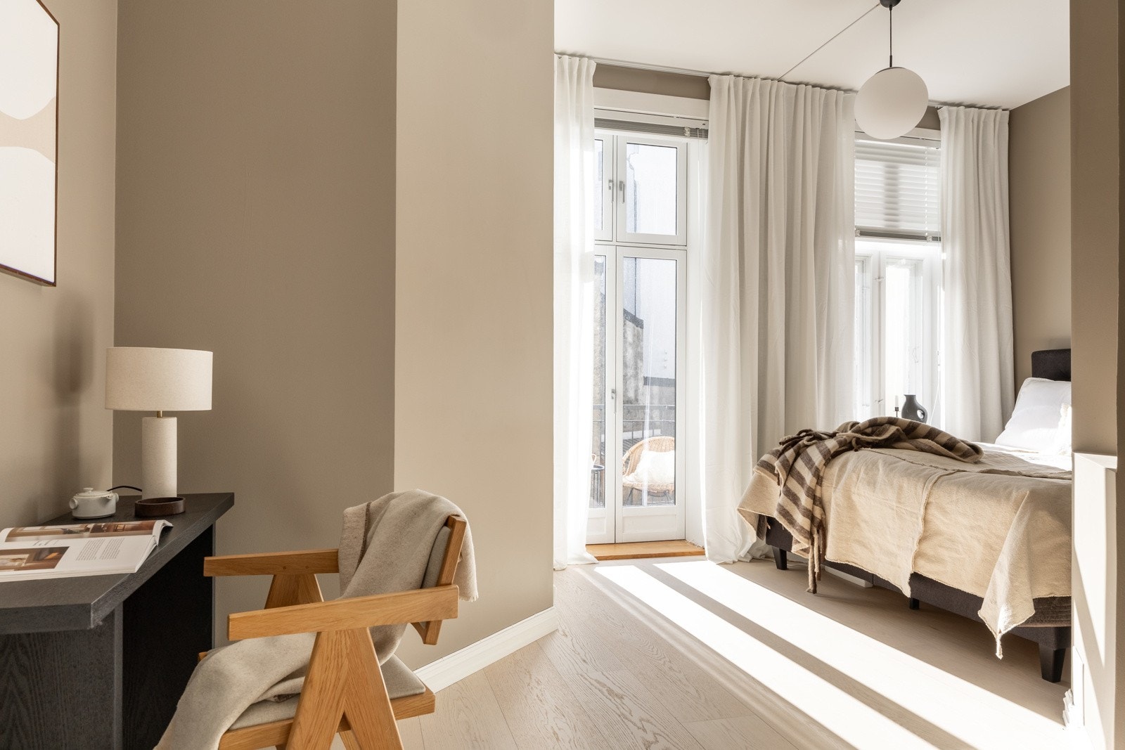 Det naturlige hovedsoverommet vender mot bakgård. Galleribilde