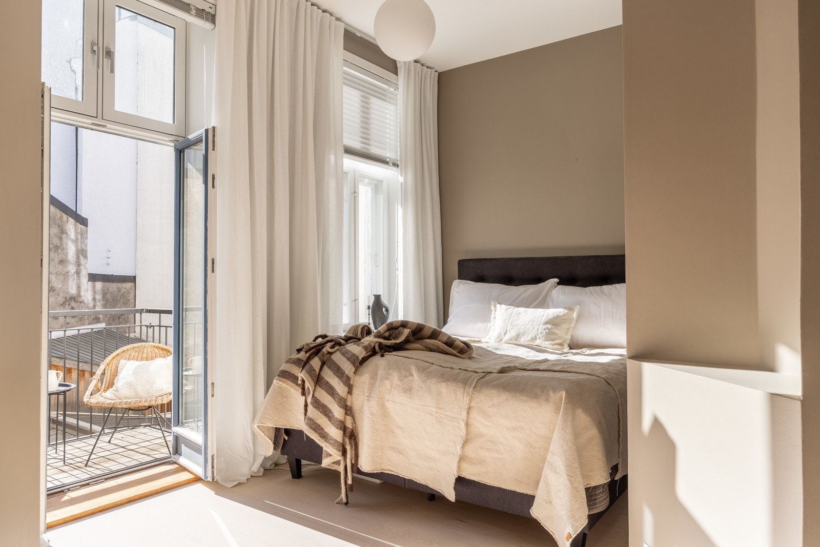 God plass til stor dobbeltseng. Galleribilde