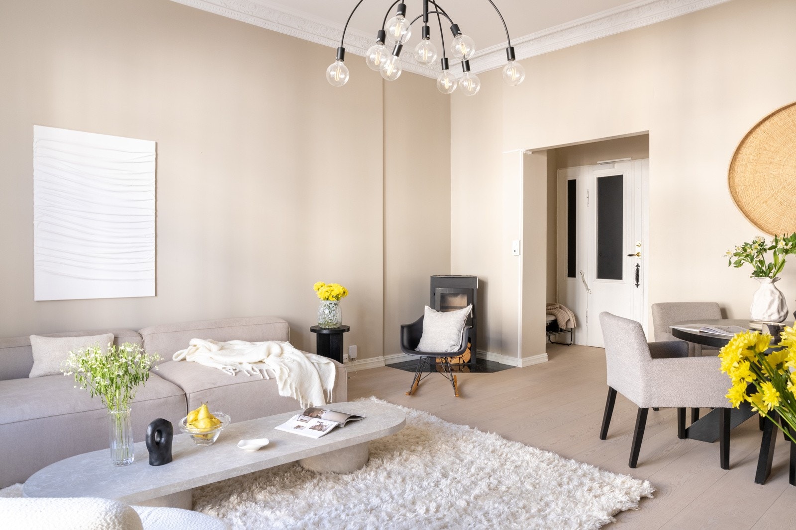 Dette er en nydelig 3-roms selveierleilighet beliggende i en vakker, klassisk gård. Galleribilde