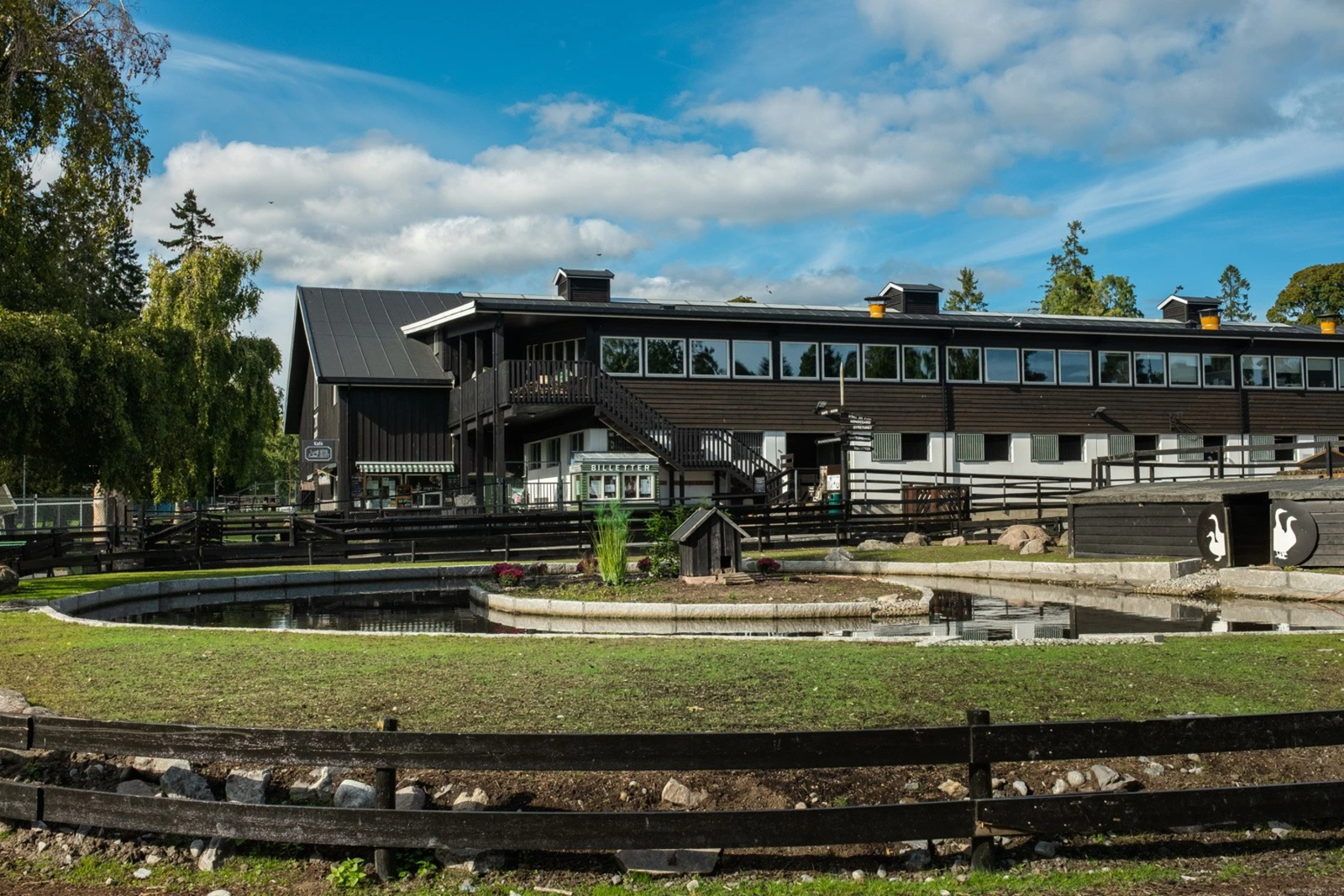 EKT Husdyrpark på Ekeberg er et eldorado for småbarnsfamilier og andre som ønsker å komme tett på dyr. Galleribilde