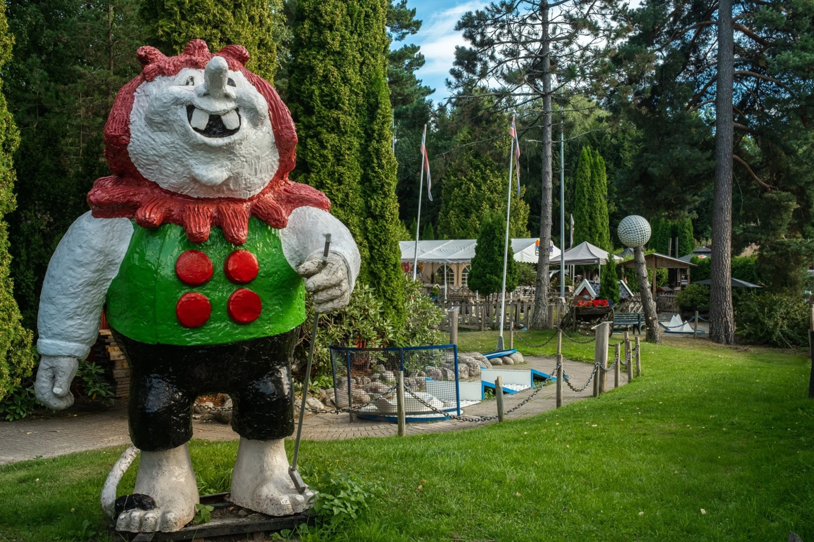 Søylehuset Cafe Minigolf ligger sentralt på Ekeberg i naturskjønne omgivelser. Galleribilde