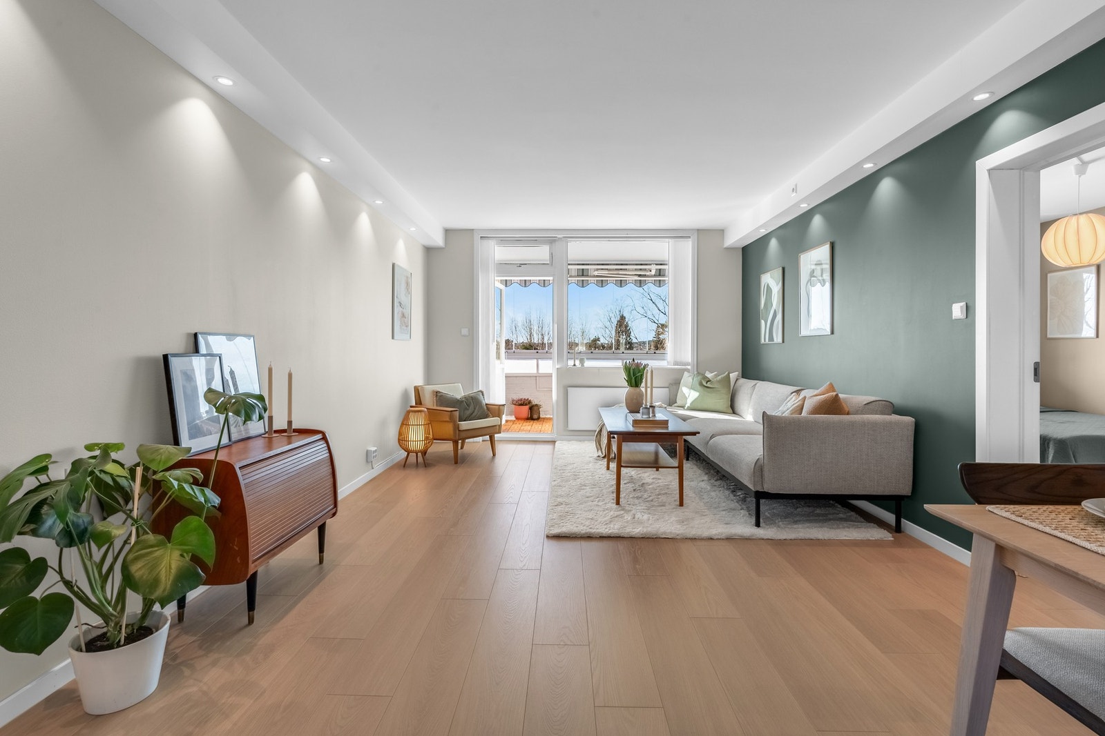 I boligen er det nye "dim-to-warm" spotter og dimmere fra 2023. Galleribilde