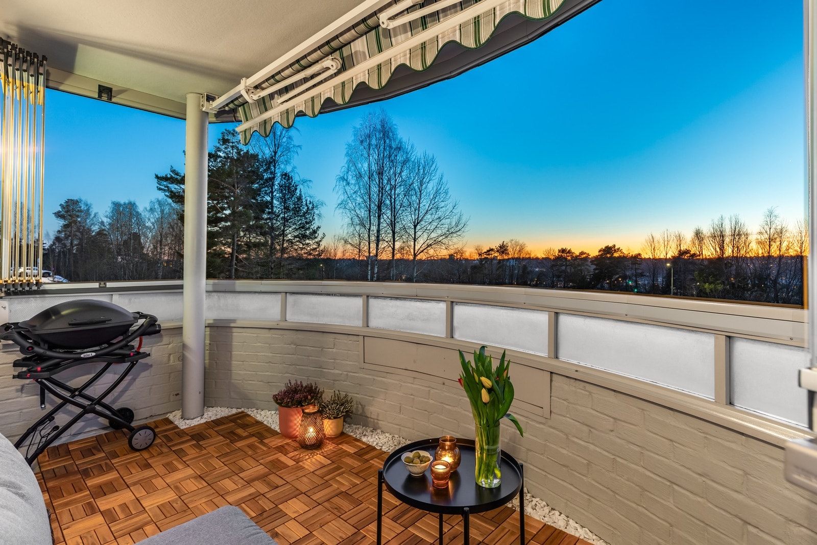 Det er tillatt å bruke både gass- og elektrisk grill på balkongene i borettslaget. Galleribilde