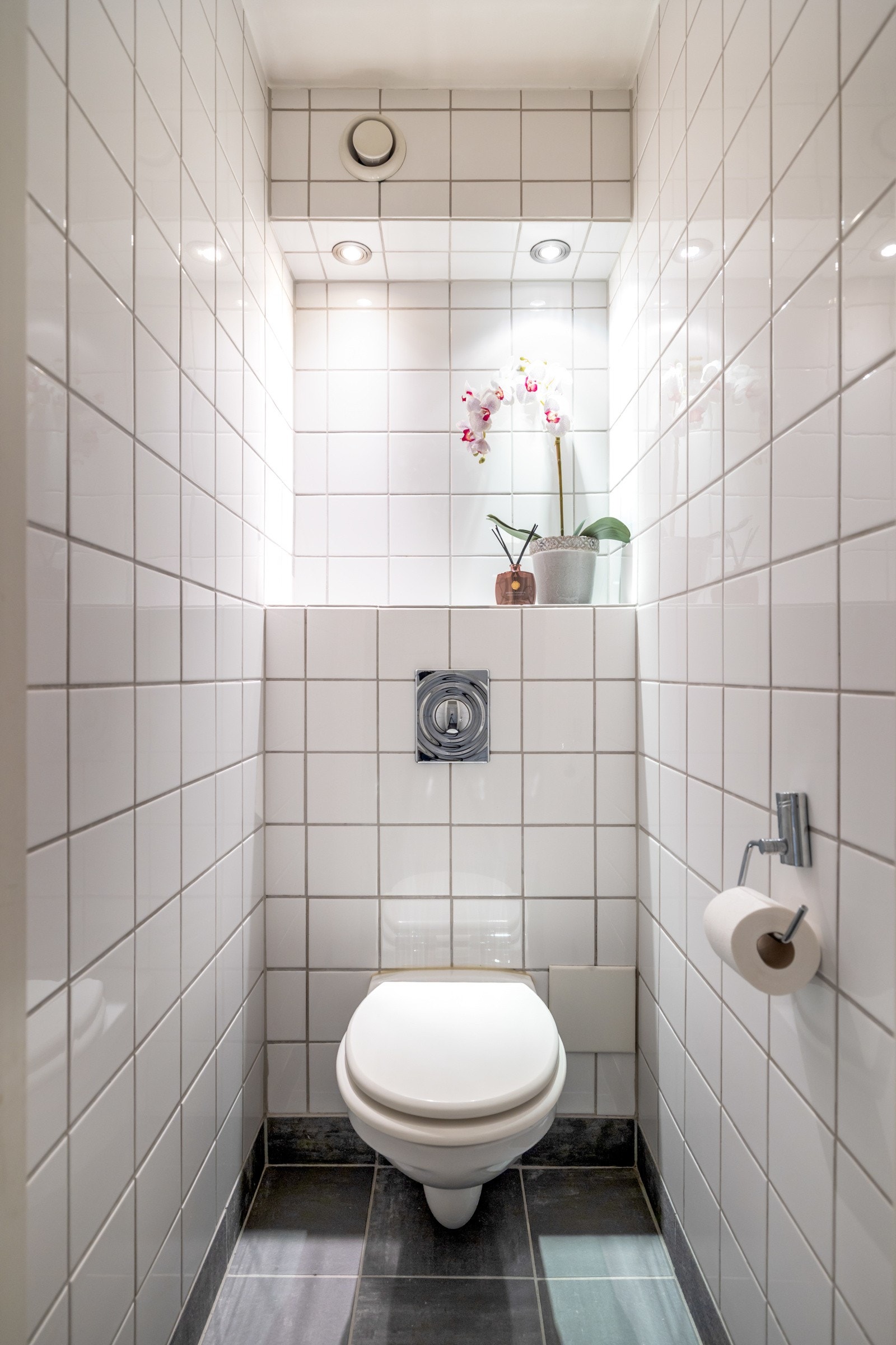 Fra vaskerommet er det adkomst til et toalettrom Galleribilde