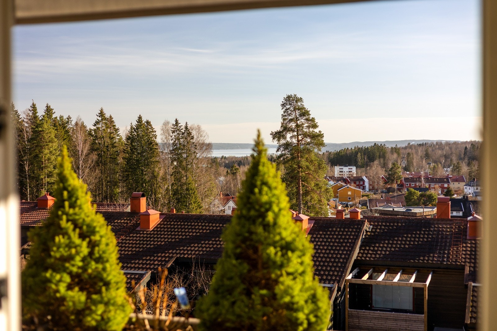 Her er det flott grønt utsyn mot sjøen og marka Galleribilde
