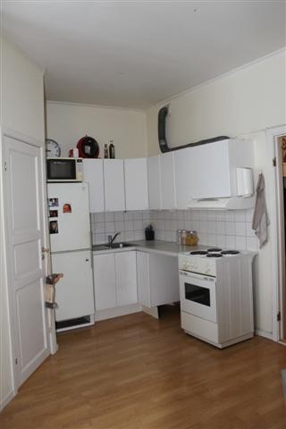 Åpen kjøkkenløsning mot stuen. Galleribilde