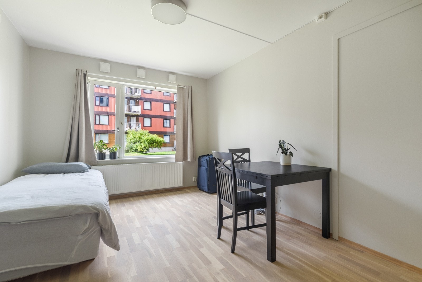 Utleiedelen er p.t. utleid for kr. 9.500,- pr. mnd. Galleribilde