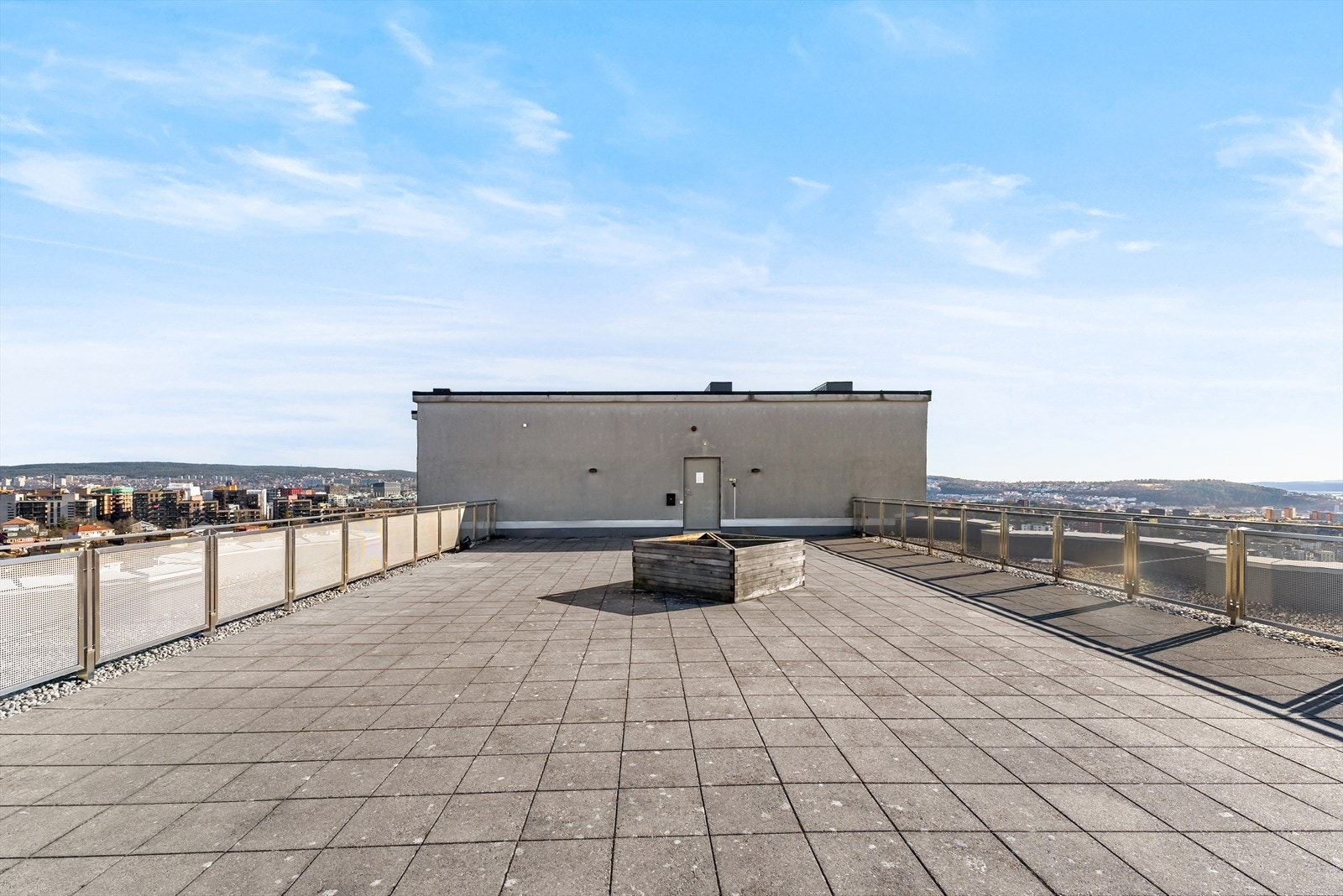 Den flotte utsikten nytes i alle retninger. Galleribilde