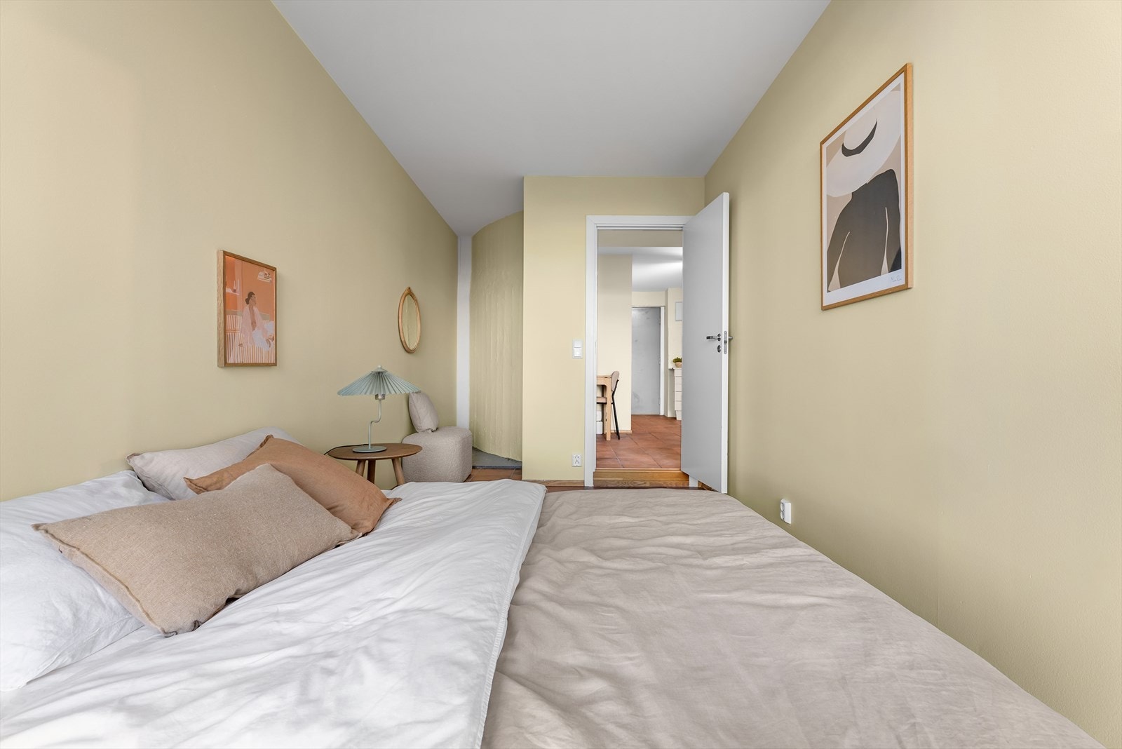 Leiligheten er plassert i byggets andre etasje. Galleribilde