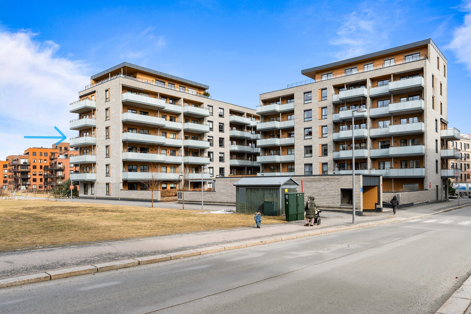 Boligen ligger i byggets 4. etasje og ligger helt for seg selv uten balkonger ved siden av seg. Galleribilde