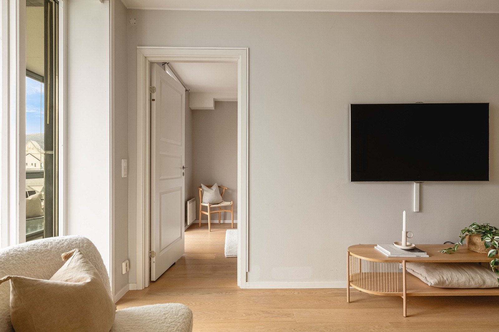 Videre er det tilkomst til leilighetens soverom. Galleribilde