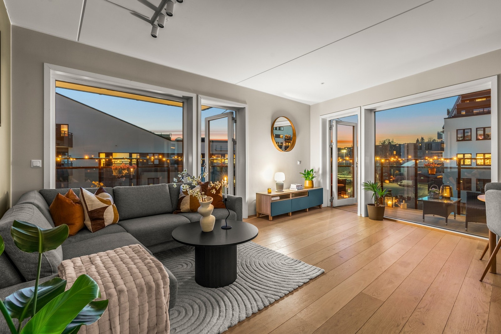 Kveldsstemning i stuen Galleribilde