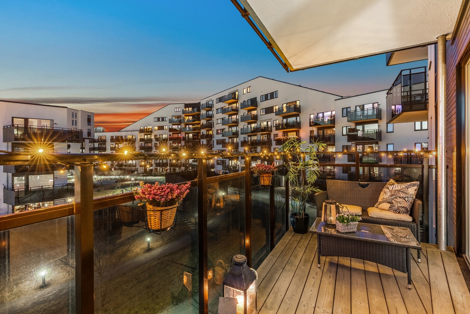 Kveldsstemning på balkongen Galleribilde