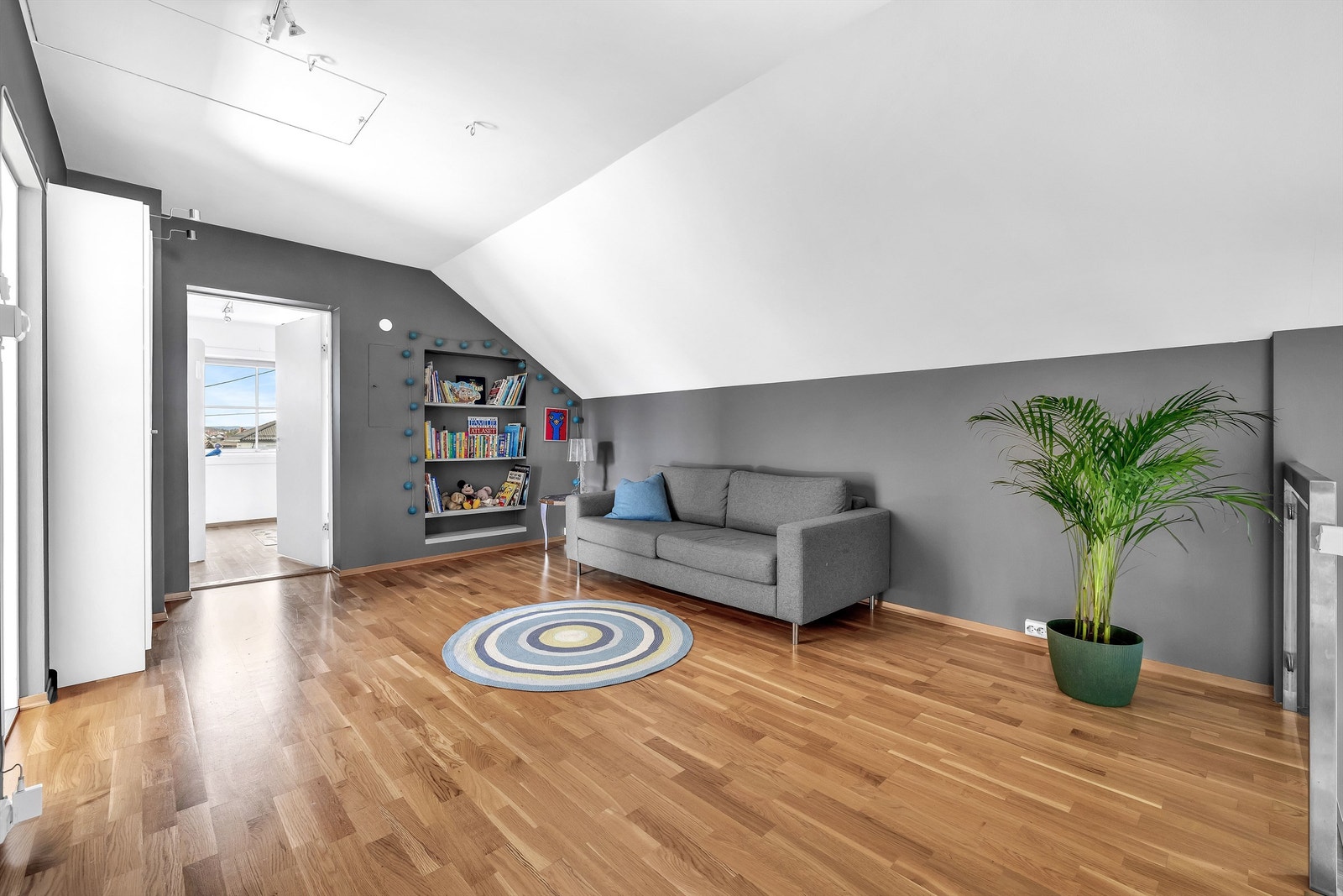 Loftstuen gir familien ekstra plass og passer perfekt som en tv-stue Galleribilde