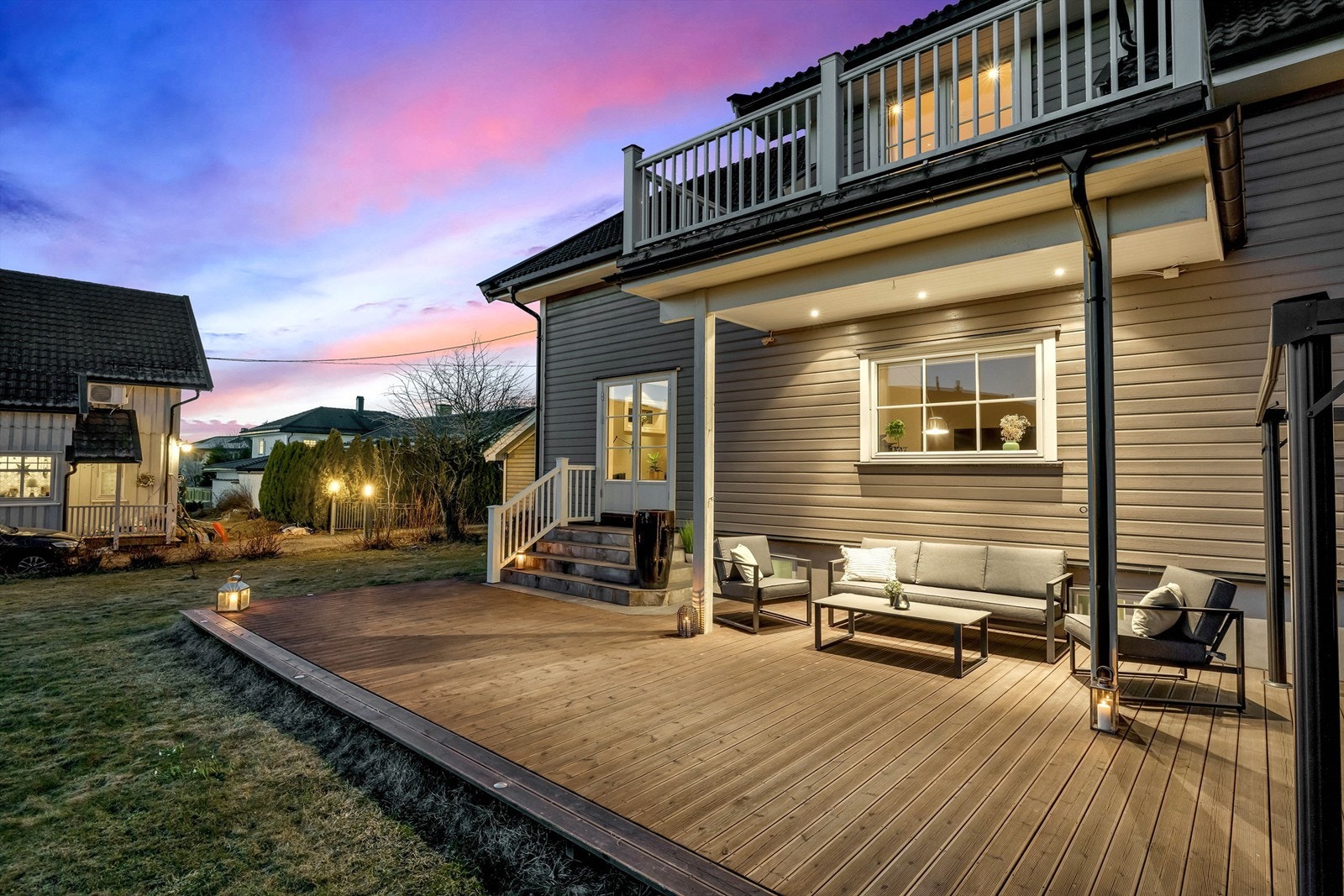 Stemningsfull belysning på terrassen Galleribilde