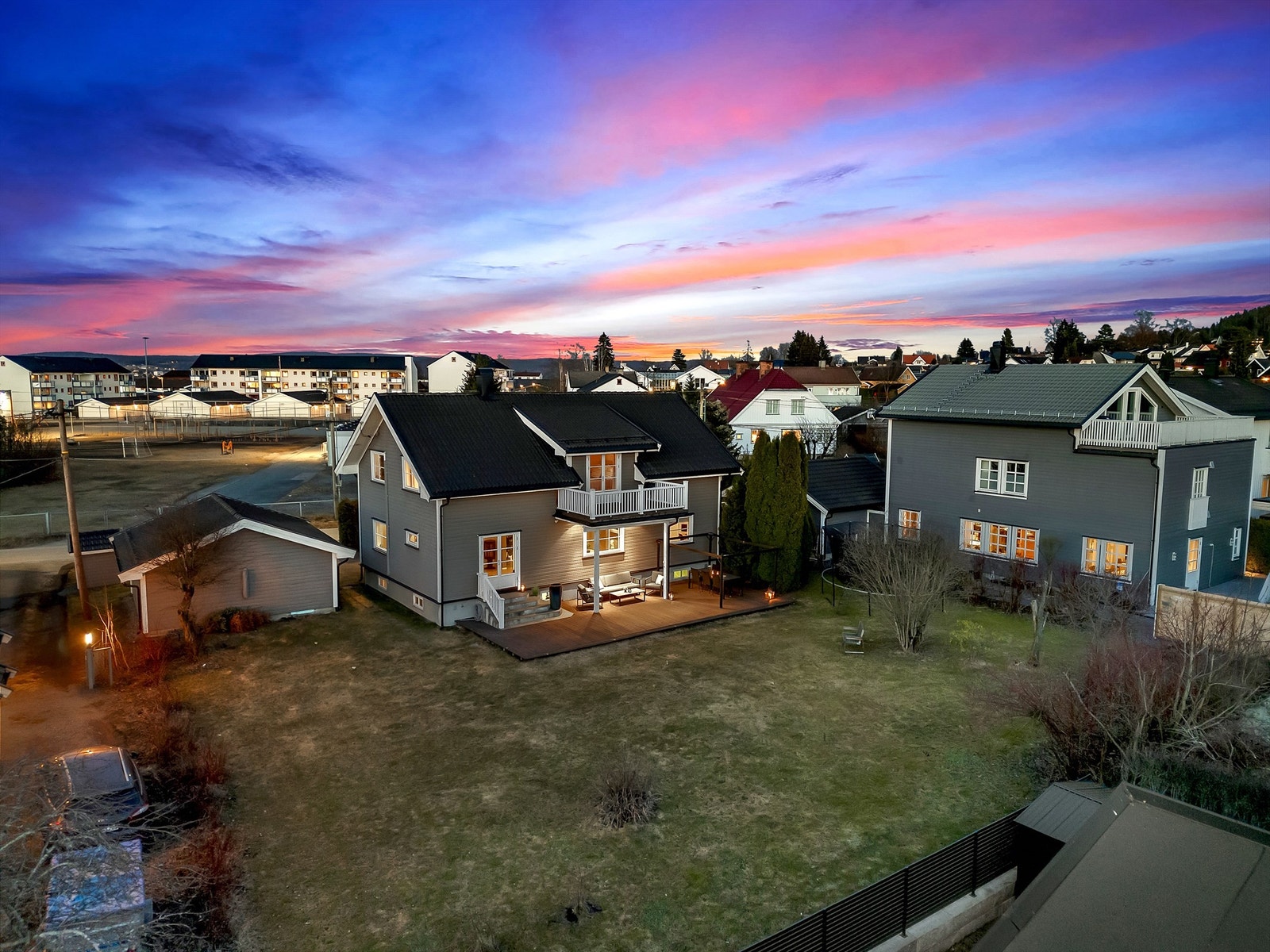 Eiendomsmegler Krogsveen v/Idriss Eliassy ønsker velkommen til Skolegata 18 Galleribilde