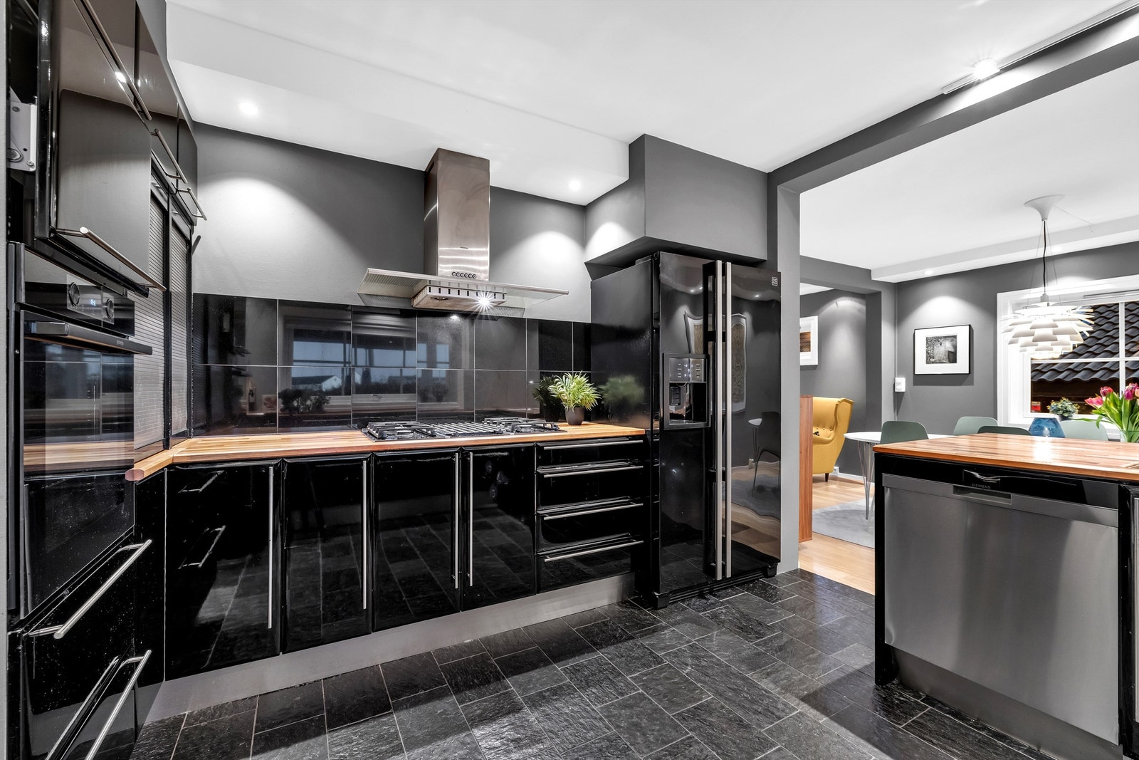 Varmekabler i gulv på kjøkkenet Galleribilde