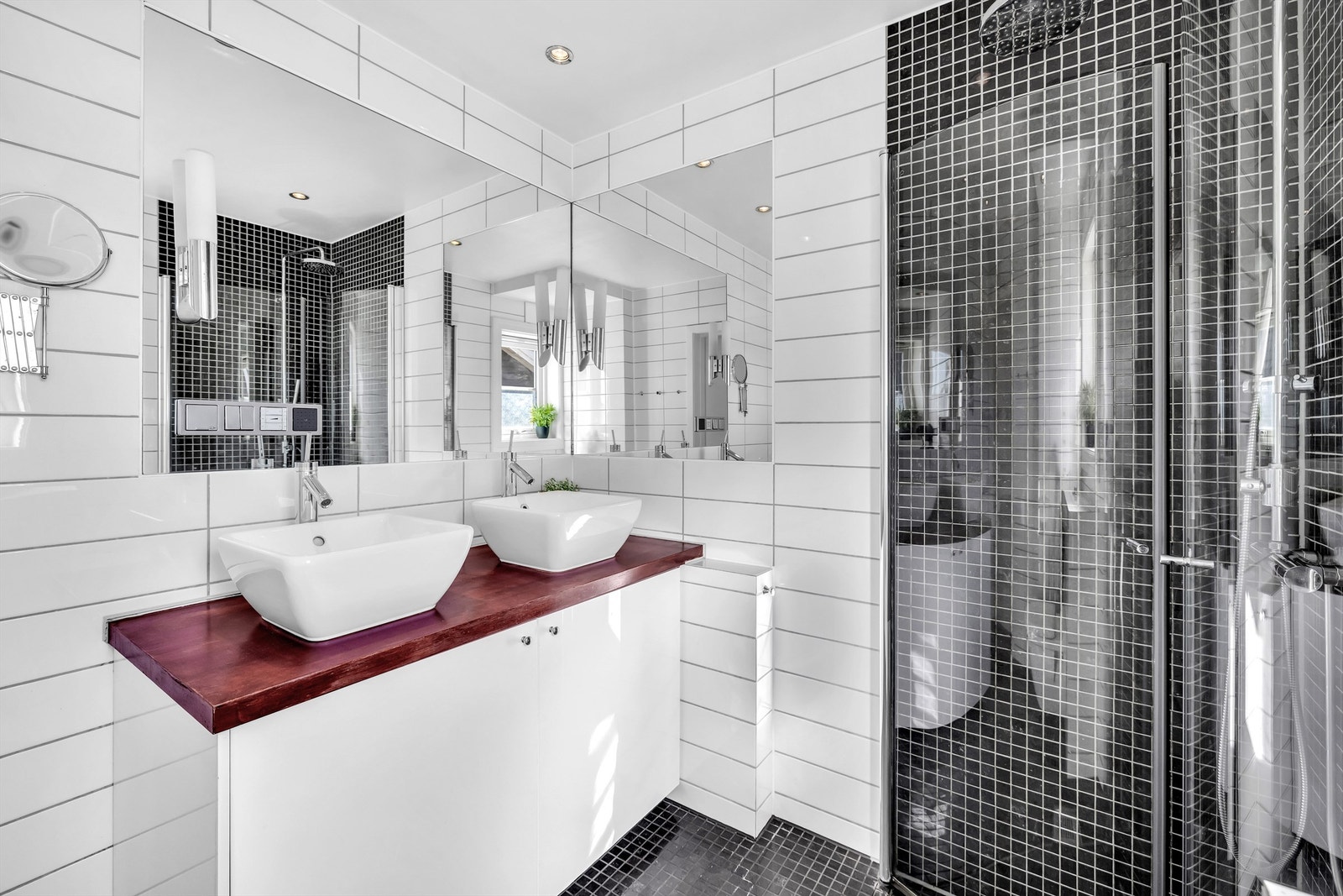 Doble servanter gjør hverdagslogistikken enklere på travle dager Galleribilde