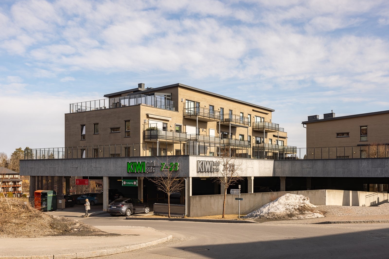 Fra leiligheten er det heis direkte ned til dagligvarebutikken Kiwi. Galleribilde