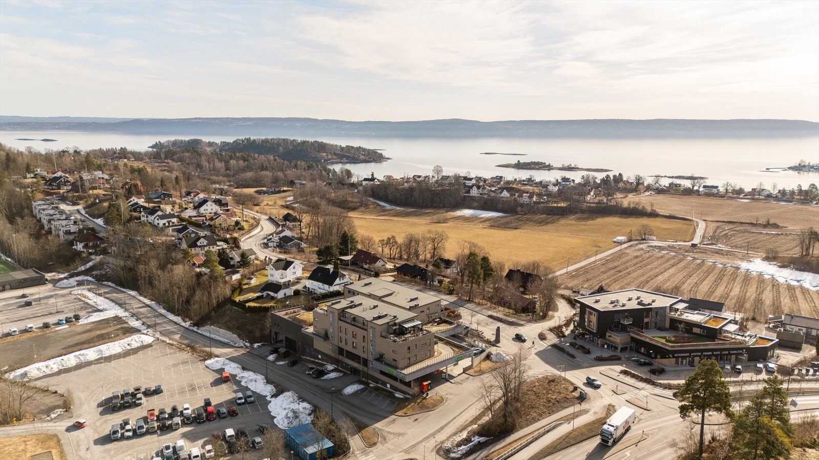 Her er det Gåavstand til Hvalstrand med badeplass og Asker marina ligger kun et steinkast unna. Galleribilde