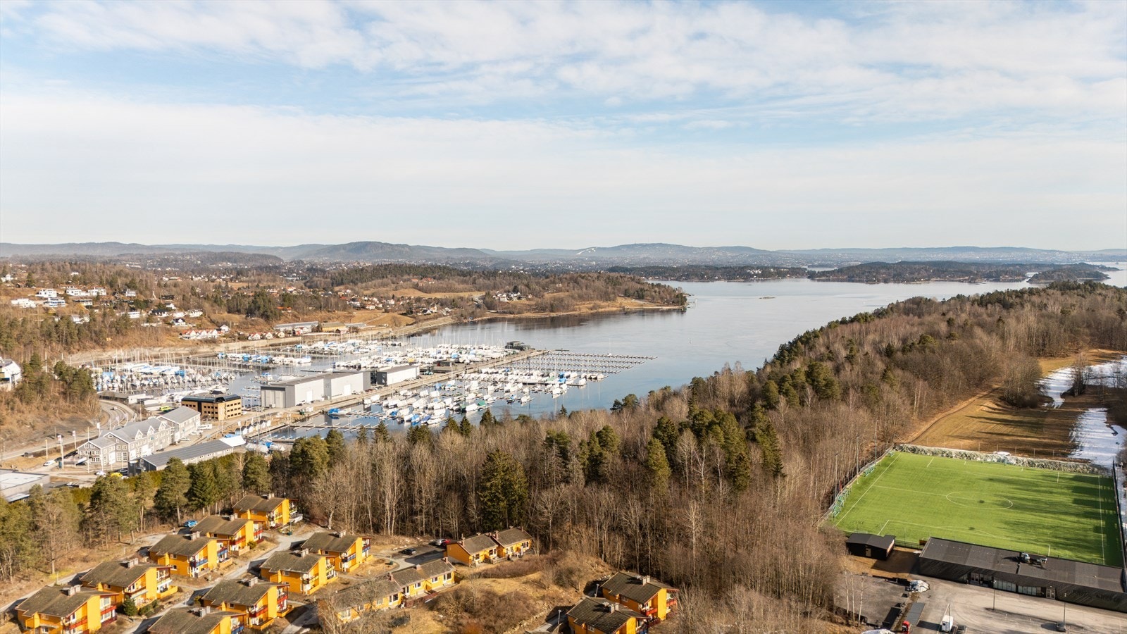 Området byr på flotte rekreasjonsmuligheter, enten du trives best med en aktiv livsstil eller avslappende dager ved sjøen. Galleribilde