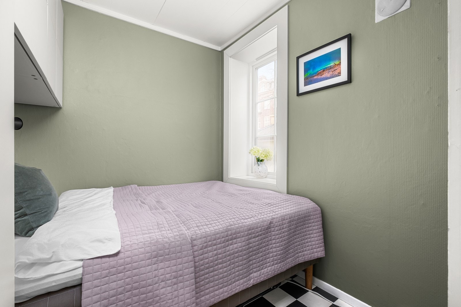 Rommet måler 4,5m² og har en praktisk garderobeløsning. Galleribilde