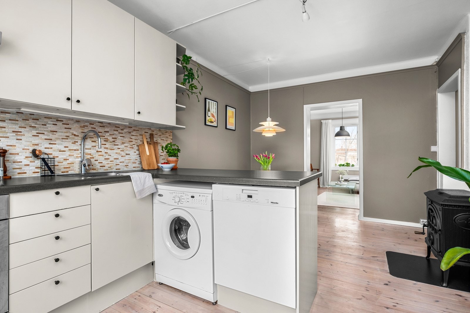 Her får du godt med skap- og benkeplass. Galleribilde