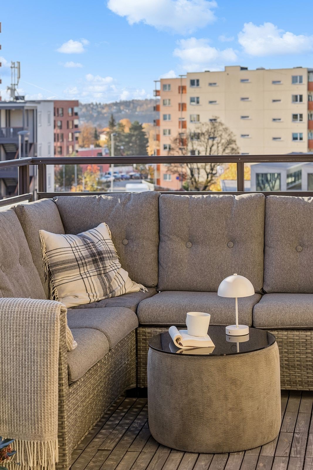 Her kan man nyte solen etter dagens jobb med fin utsikt. Galleribilde