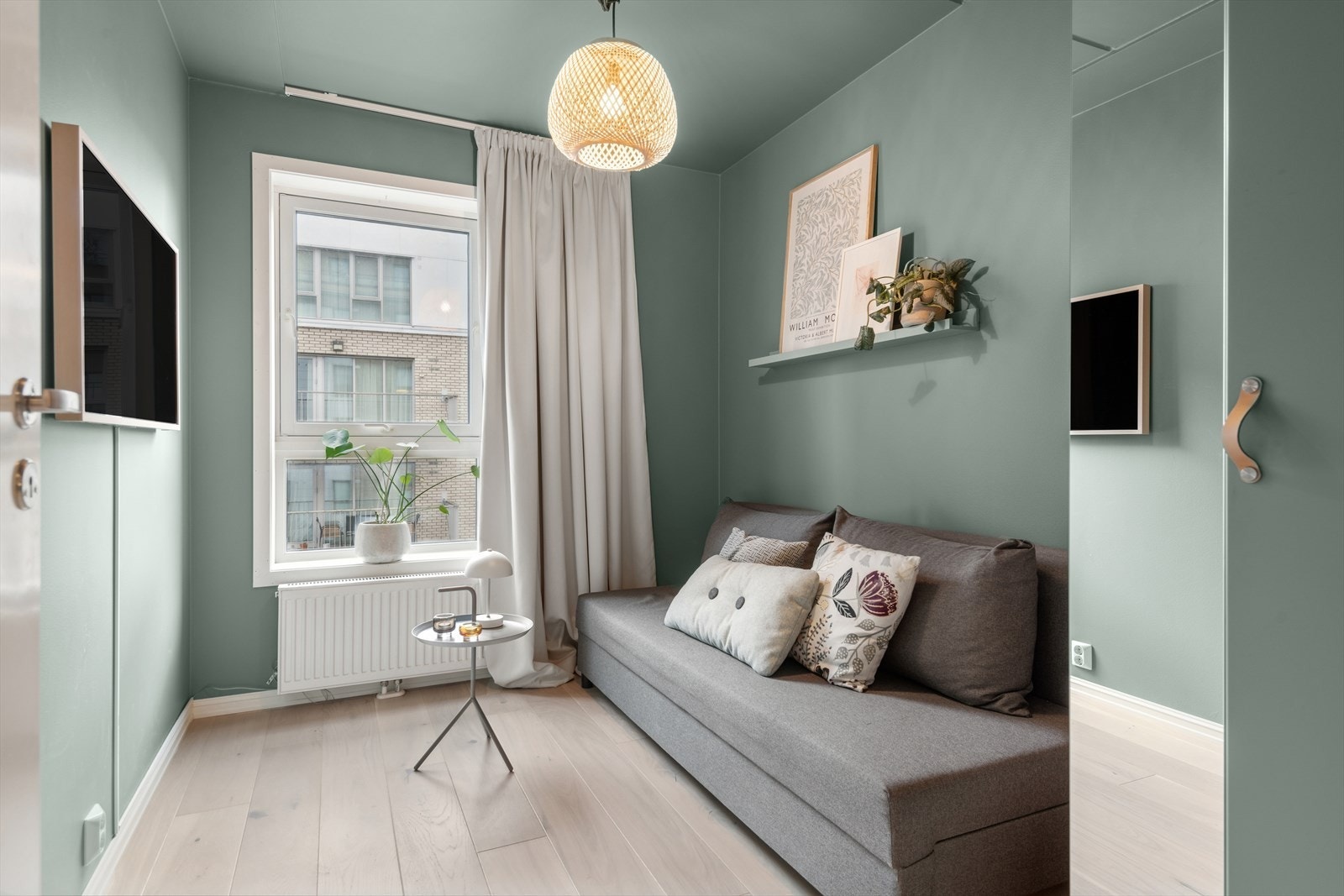 Soverom nr to er også i fin størrelse og selger nevner at det fint er plass til dobbeltseng på langs om man vil ha det. Galleribilde