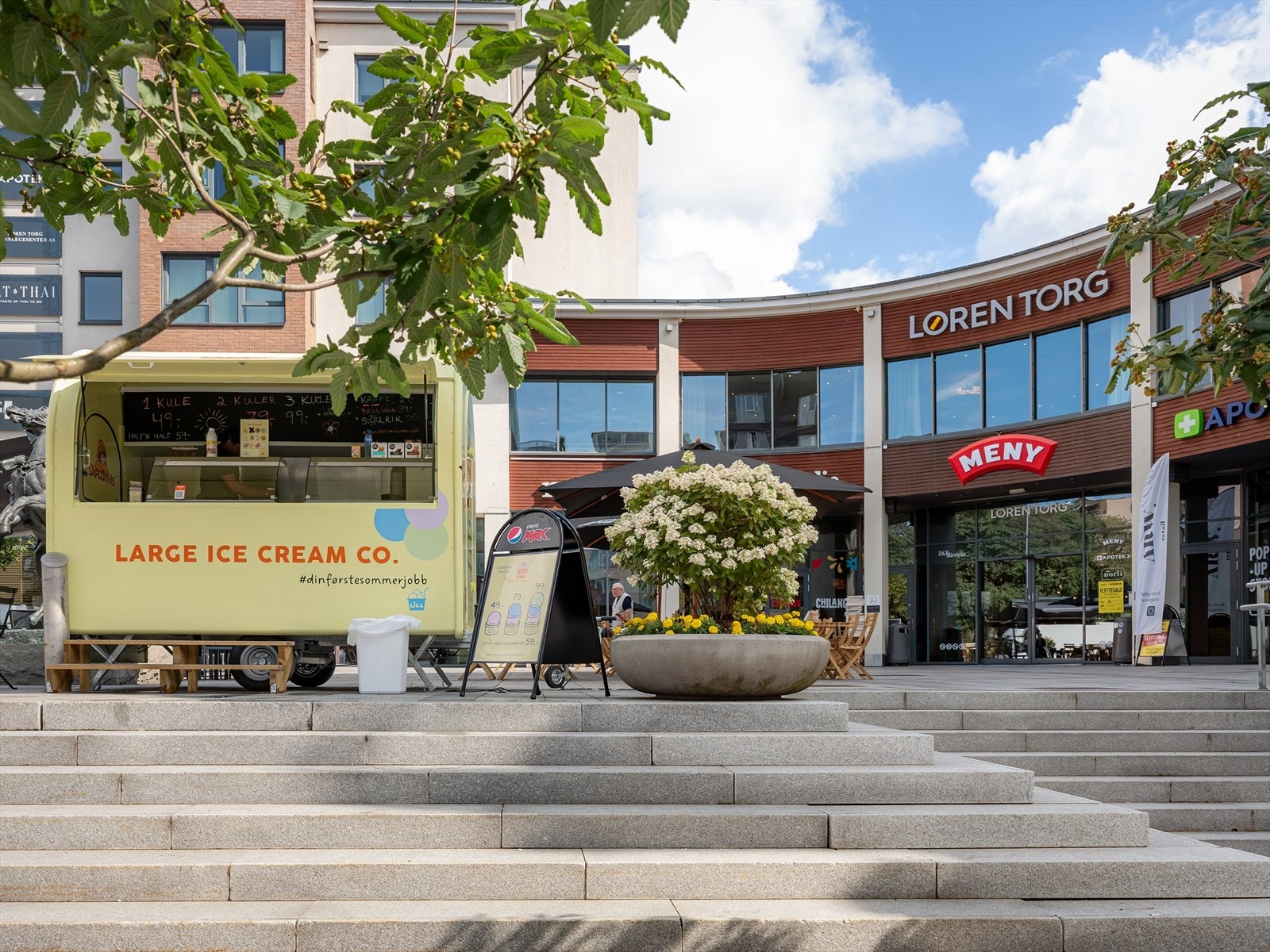 Løren Torg ligger 1 minutt unna her finner du alt du trenger til hverdagen. Galleribilde