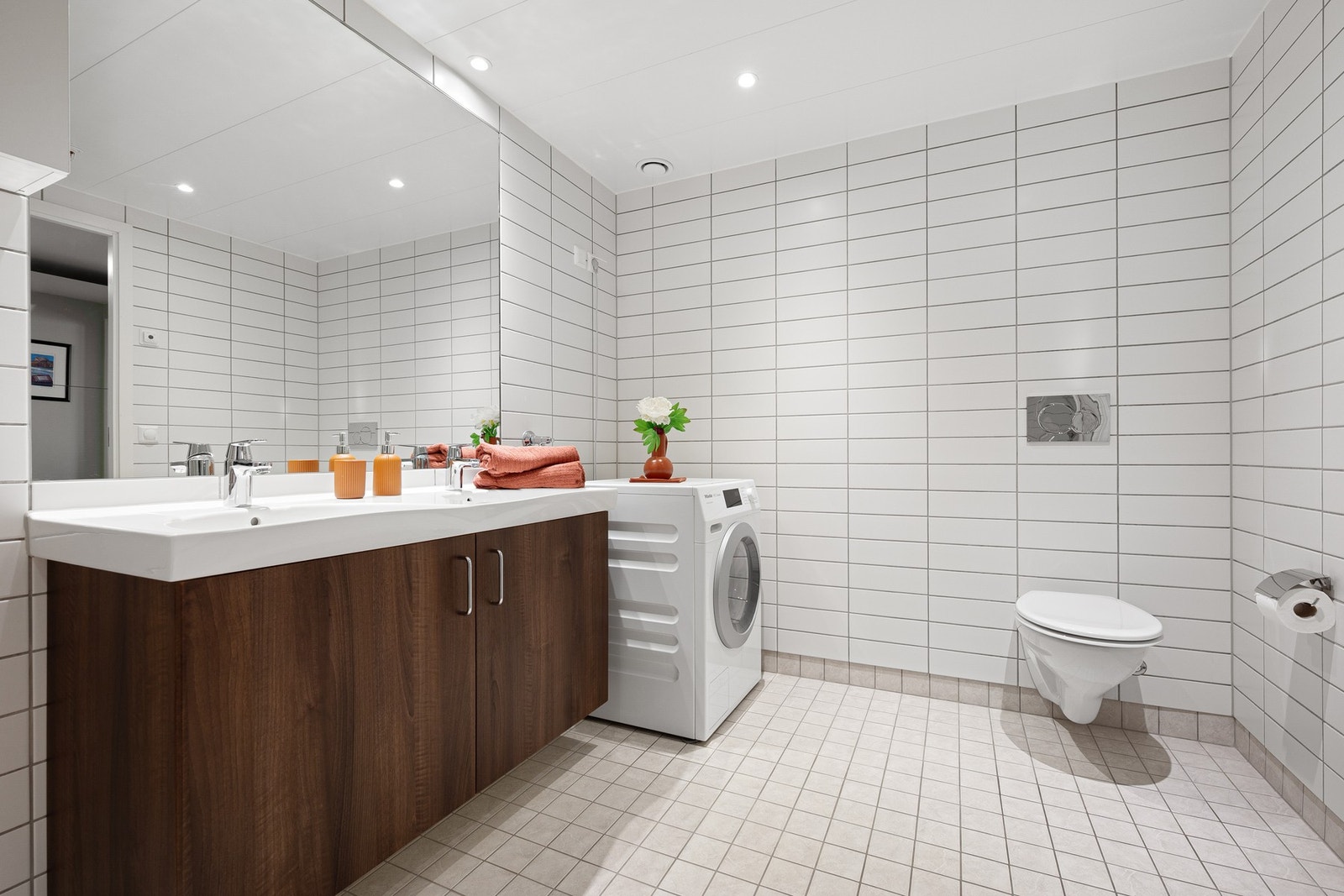 Røropplegg og plass til vaskemaskin Galleribilde