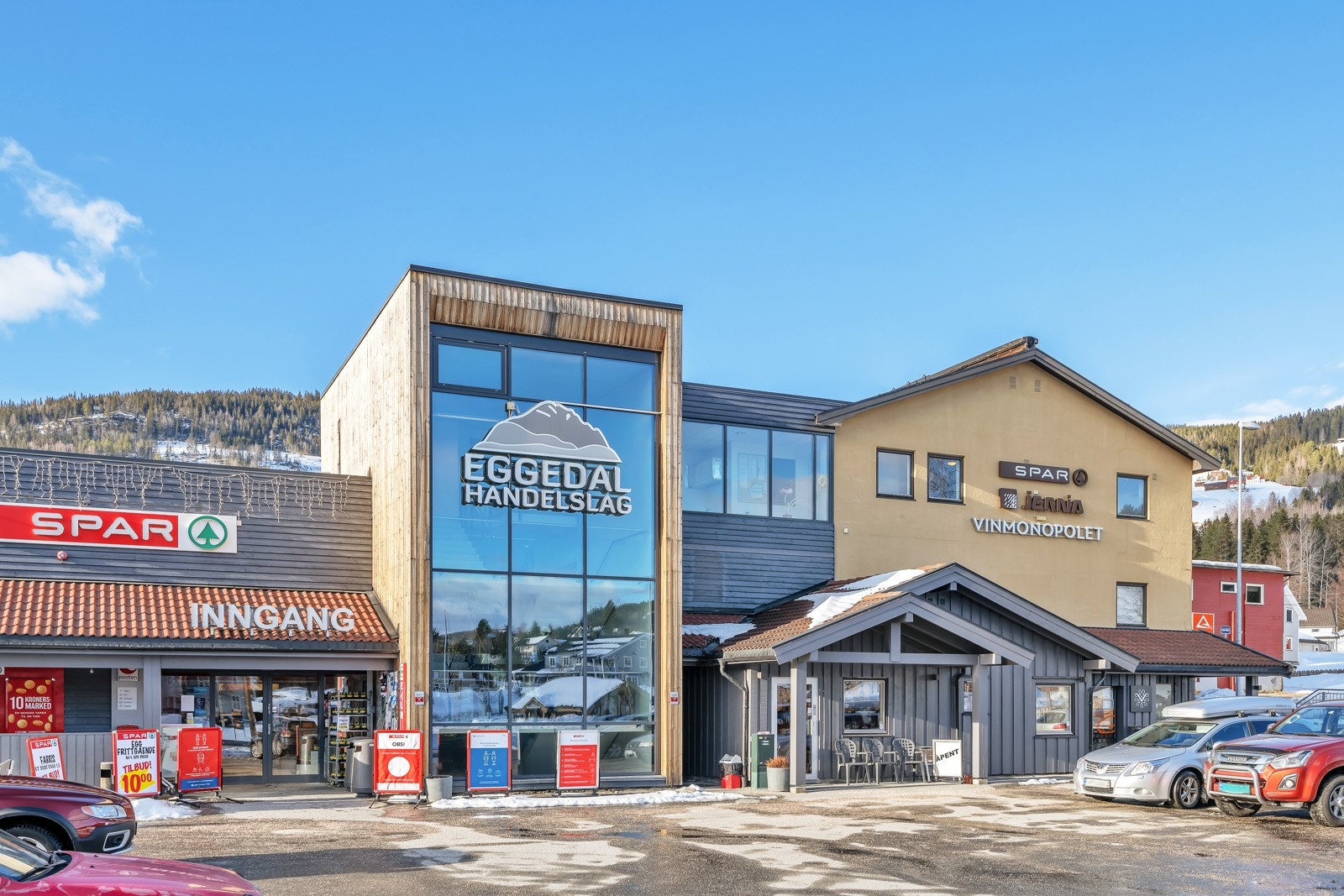 Handelen gjøres i Eggedal Galleribilde